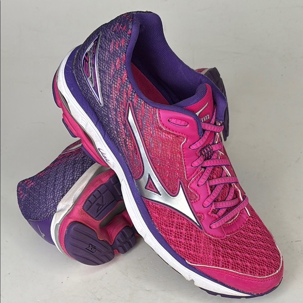 Mizuno wave rider 19 size 7.5